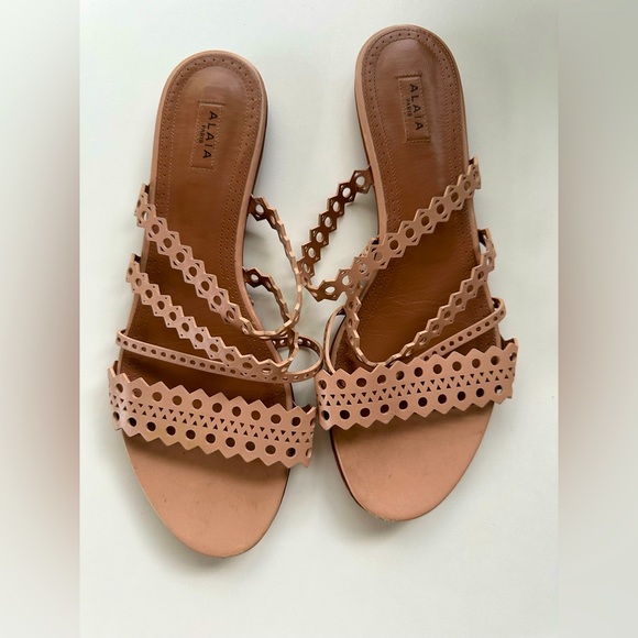 Alaia Size 39 Flats Sandals Leather Laser Cut Nude Beige - Picture 2 of 9